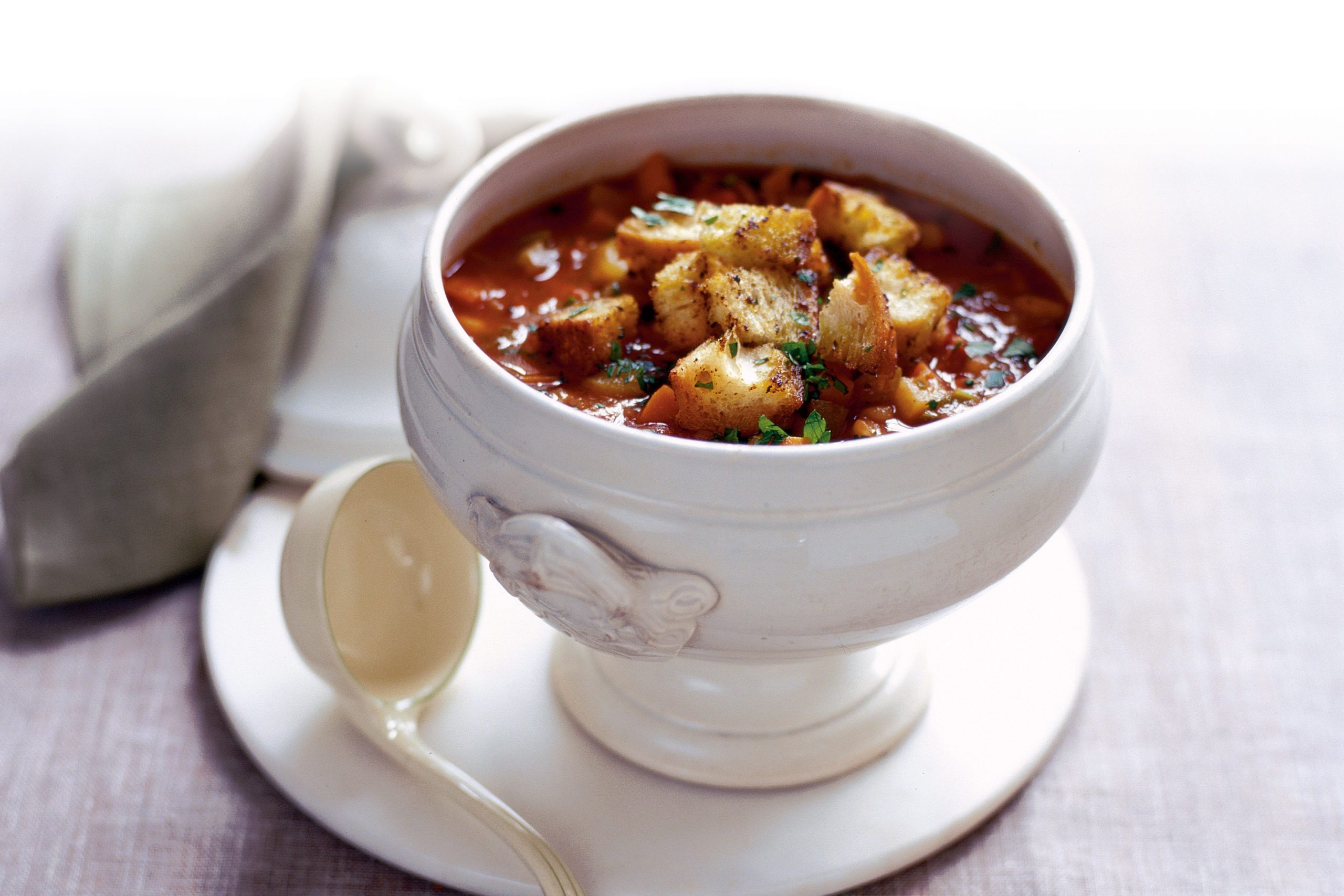 Recipes for Economical Soups and Broths to Warm Up Winter